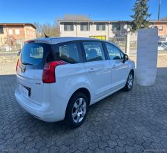Auto - Peugeot 5008 1.6 hdi 115 cv active