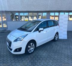 Auto - Peugeot 5008 1.6 hdi 115 cv active