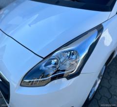 Auto - Peugeot 5008 1.6 hdi 115 cv active