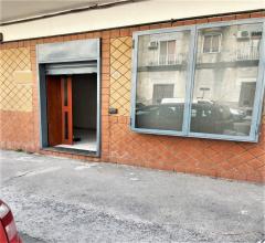 Case - Locale commerciale categoria c1 su fronte strada in via duca d'aosta casoria - ideale per diverse at