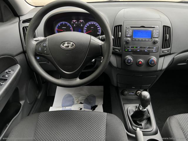 Auto - Hyundai i30 1.6 crdi vgt 16v 90 cv