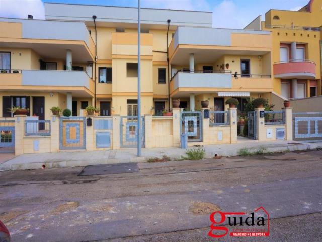Case - Indipendente al piano terra in vendita a parabita con spazi esterni e box auto-chiavi in mano