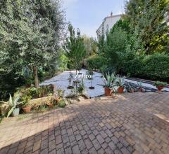 Case - San giovanni ad.ze circonvallazione - ingresso indipendente e giardino privato