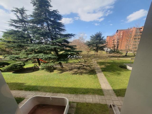 Bologna - zona corticella ampio appartamento panoramico con garage e cantina