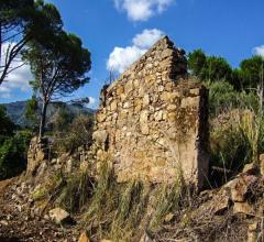 Case - Cefalù - rudere di 110 mq c,ca con ampio terreno.