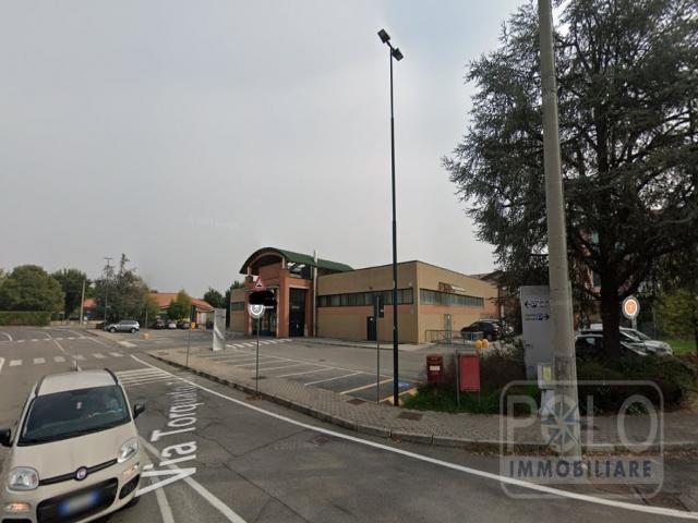 Case - Palazzolo sull'oglio (bs) - ex supermercato di 3150 qm lordi con ampi parcheggi di pertinenza, magaz