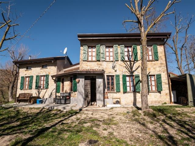 Case - Rustico indipendente ristrutturato in sassi con vista panoramica