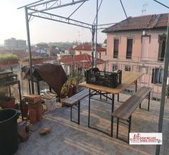 Casa semindipendente magenta