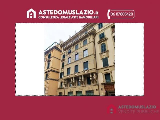 Appartamento al primo piano, palazzo con ascensore, cantina e box auto