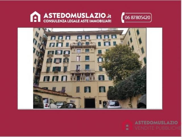 Appartamento al primo piano con ascensore, cantina e box auto