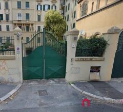 Case - Appartamento al piano primo con ascensore, cantina e box auto