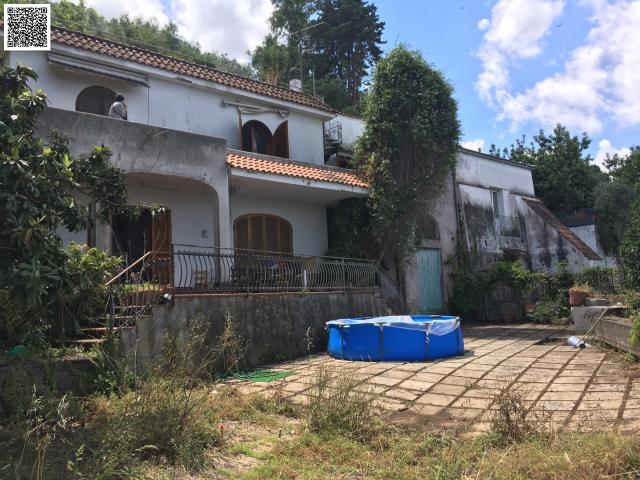 Case - Vendita villa indipendente con giardino 2500 mq  -vico equense - santa maria del toro - via scraio