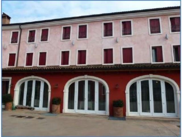 Case - Albergo-ristorante su tre livelli