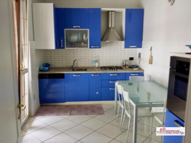 Case - Trilocale in villa con giardinetto a casorezzo