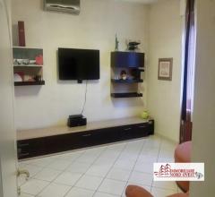 Case - Trilocale in villa con giardinetto a casorezzo