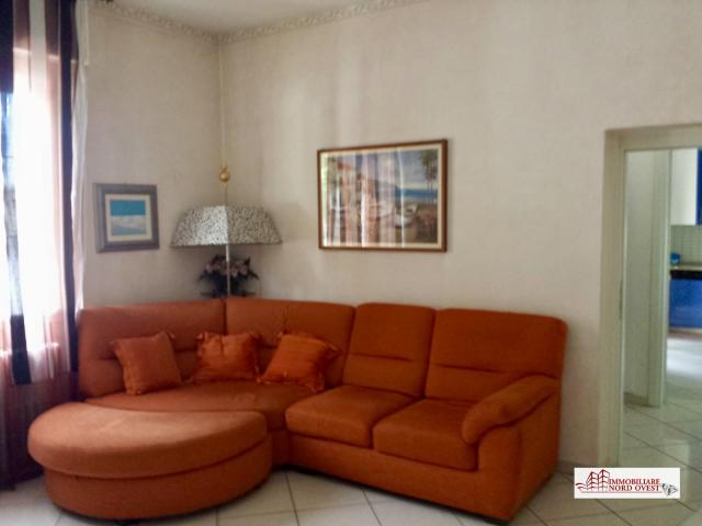 Case - Trilocale in villa con giardinetto a casorezzo
