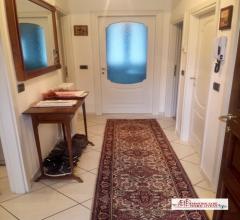 Case - Trilocale in villa con giardinetto a casorezzo