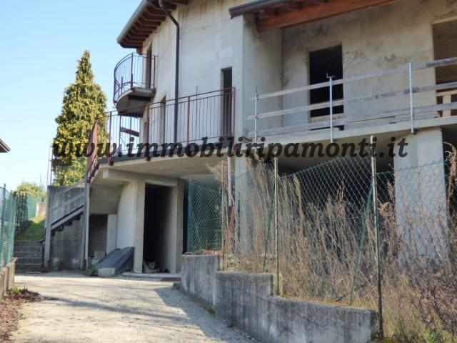 Case - Villa bifamiliare in vendita a dolzago