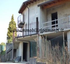 Case - Villa bifamiliare in vendita a dolzago