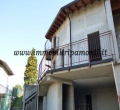 Case - Villa bifamiliare in vendita a dolzago