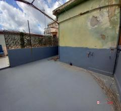 Appartamenti in Vendita - Provinciale, semindipendente con terrazzo a livello