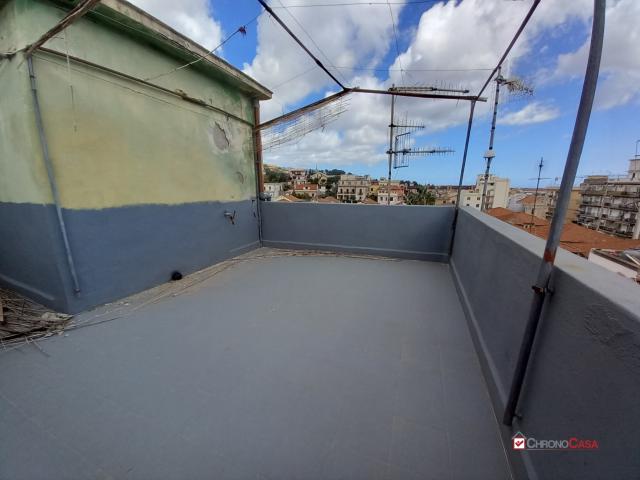 Appartamenti in Vendita - Provinciale, semindipendente con terrazzo a livello