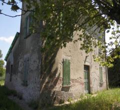 Rustico da ristrutturare indipendente con giardino fidenza