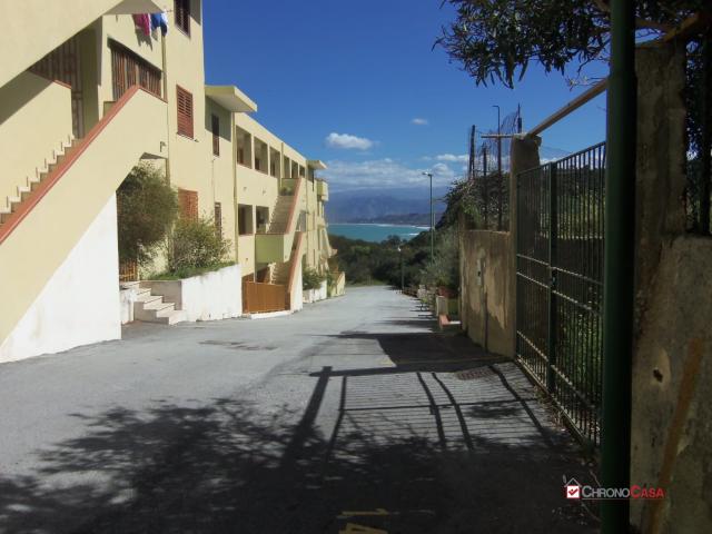 Case - Acqualadrone ,appartamento di circa 65 mq,piÙ balcone panoramico e posto auto