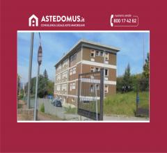 Case - Dormitorio articolato su tre livelli con area esterna