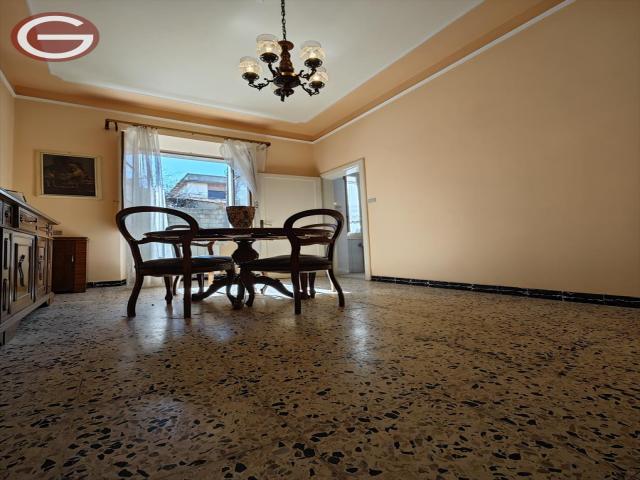 Appartamenti in Vendita - Casa indipendente in vendita a cittanova zona semicentrale