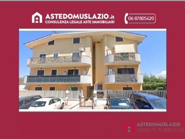 Appartamento con box e posto auto