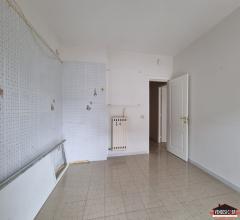 Case - Appartamento 3 locali + acc con posto auto zona canneto via bari