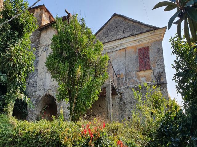 Rustico in pietra da ristrutturare in vendita a villanova d'albenga