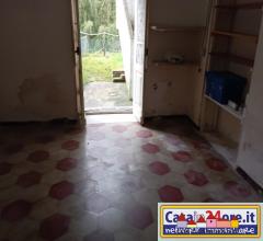 Case - Carrara loc.gragnana terratetto con giardinetto