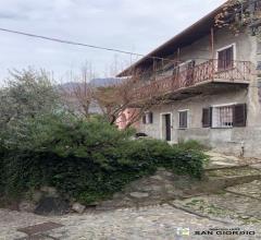 Case - Lierna località mugiasco, vendesi porzione di casa indipendente terra-tetto.