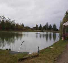 Case - Campeggio con lago per pesca sportiva