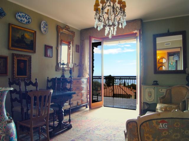 Case - Elegante quadrilocale vista mare in palazzo signorile