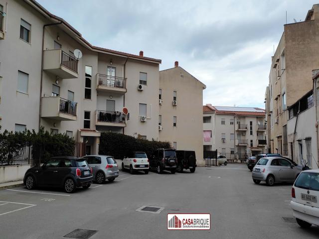 Appartamenti in Vendita - Spazioso appartamento con posti auto in residence a palermo