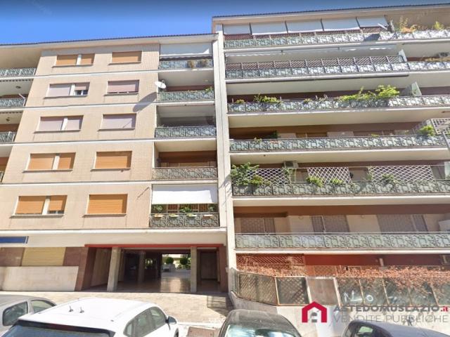 Case - Appartamento con balcone e cantina via sant'agatone papa