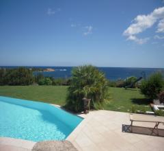 Villa singola con piscina a romazzino