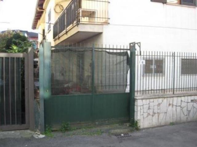 Case - Appartamento 7 vani al piano primo