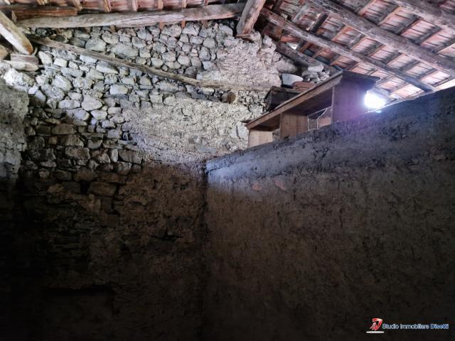 Case - Cerveno vendesi casa da ristrutturare
