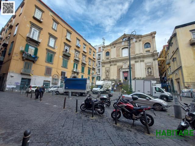 Grazioso locale nel centro storico di napoli.largo donna regina