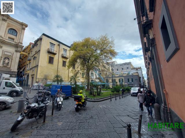 Case - Grazioso locale nel centro storico di napoli.largo donna regina