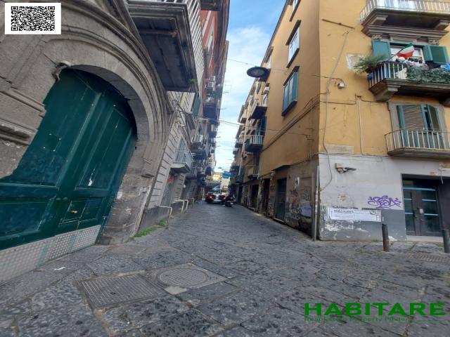 Case - Grazioso locale nel centro storico di napoli.largo donna regina