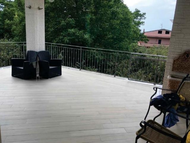 Case - Appartamento piano primo con balcone e terrazzo