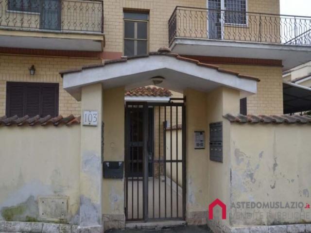Case - Appartamento in via verginia tonelli 103 (rm)