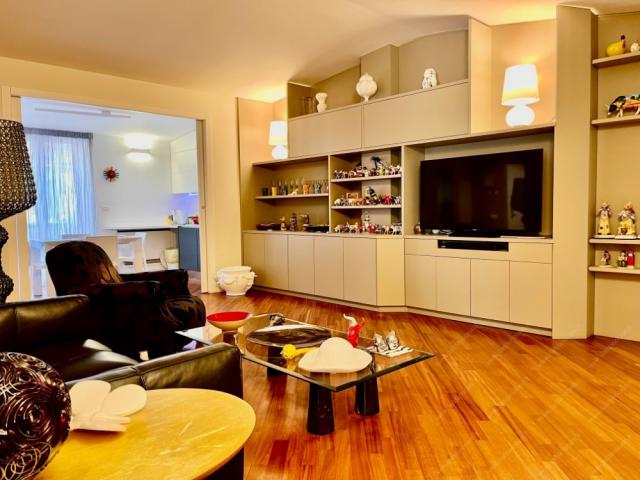 Case - Attico ad.ze corso due mari