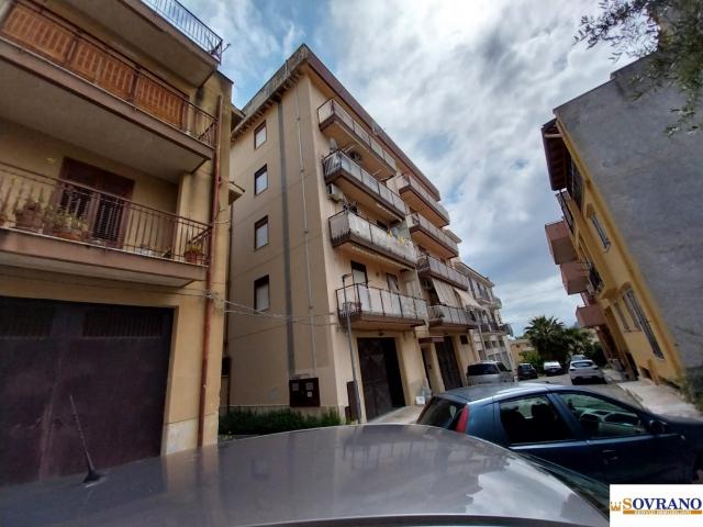 Case - Casteldaccia: panoramico appartamento piano 4°