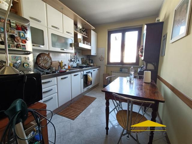 Appartamenti in Vendita - Appartamento con garage in vendita a marina di massa